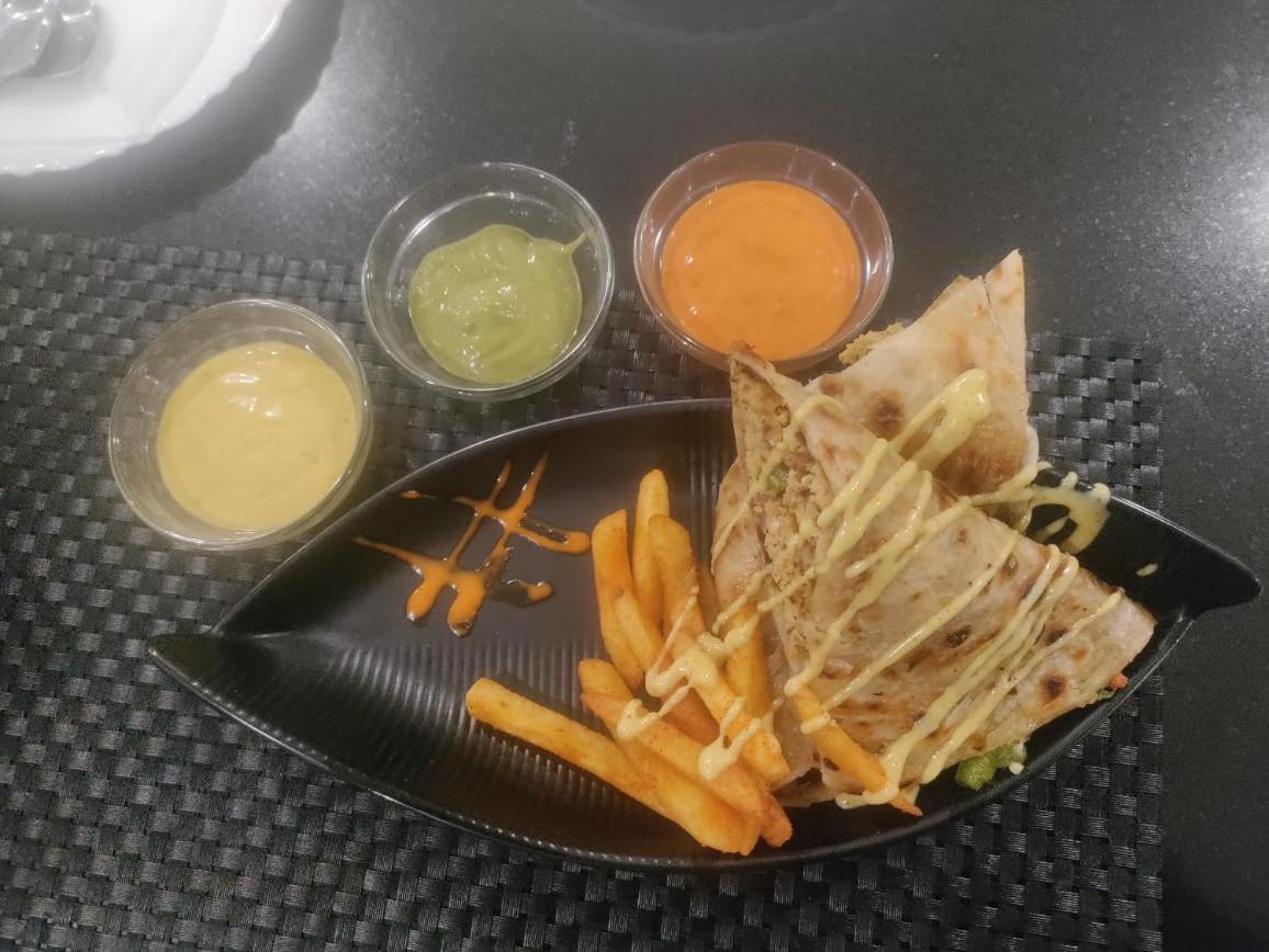 Tierra Hotel Cum Restaurant Kāziranga 외부 사진
