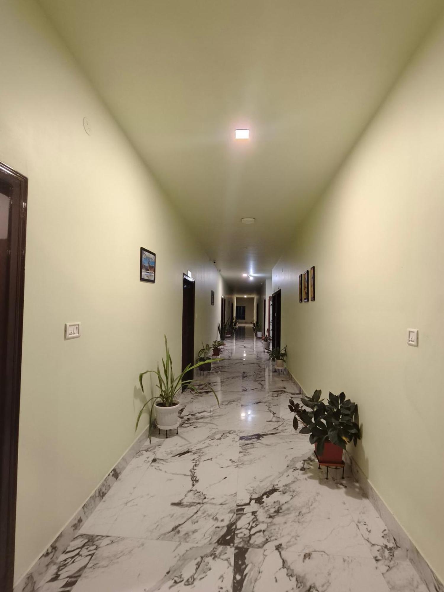 Tierra Hotel Cum Restaurant Kāziranga 외부 사진